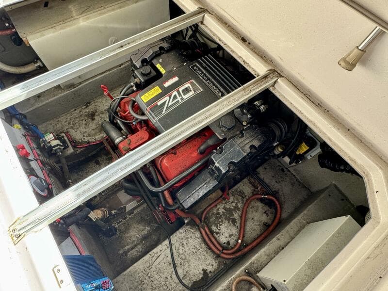 1994 Chaparral Signature 27 Cabin Cruiser