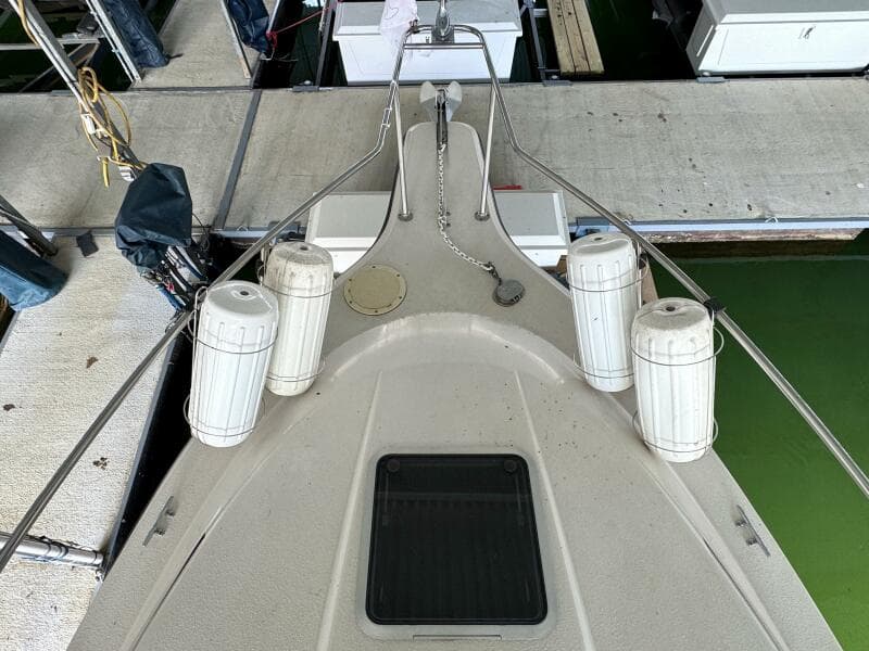 1994 Chaparral Signature 27 Cabin Cruiser