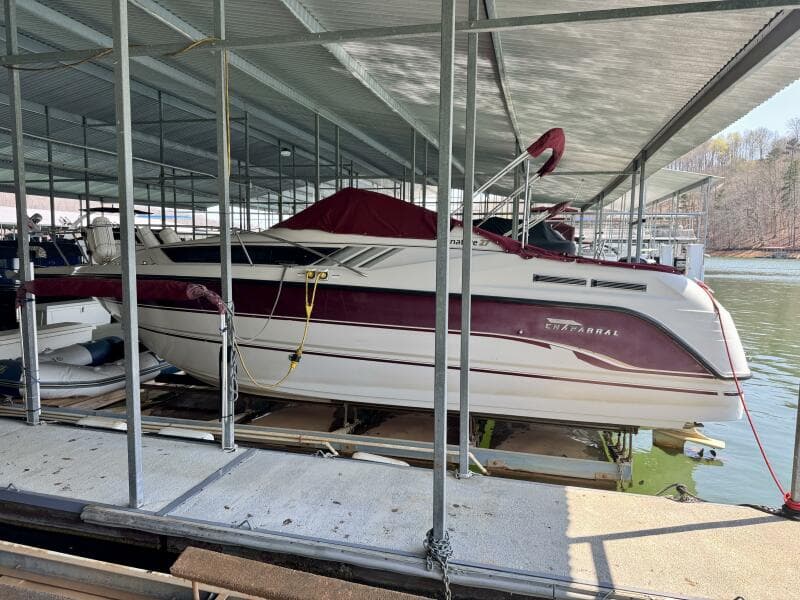 1994 Chaparral Signature 27 Cabin Cruiser