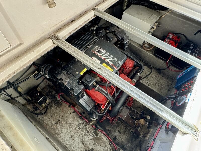 1994 Chaparral Signature 27 Cabin Cruiser