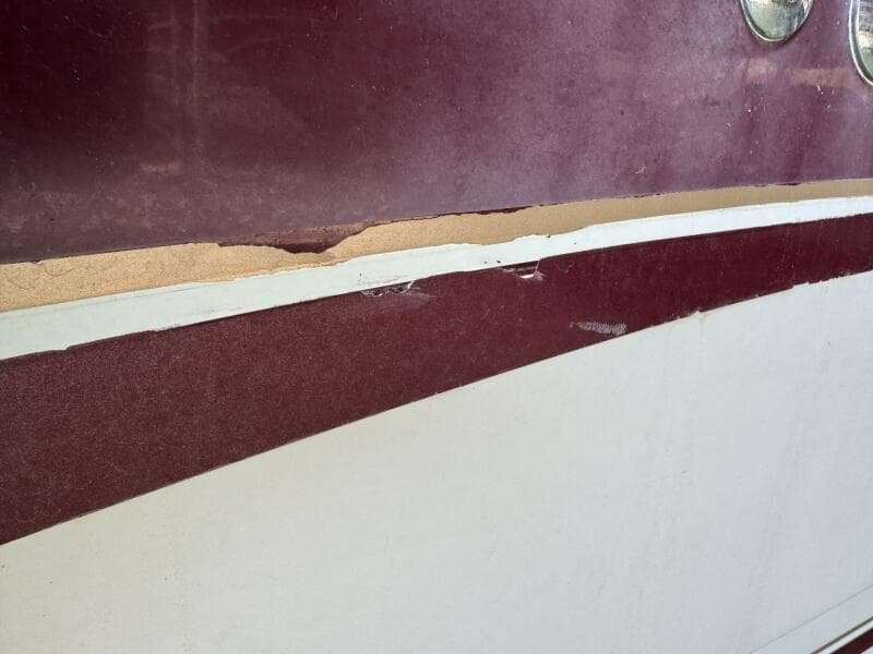 1994 Chaparral Signature 27 Cabin Cruiser