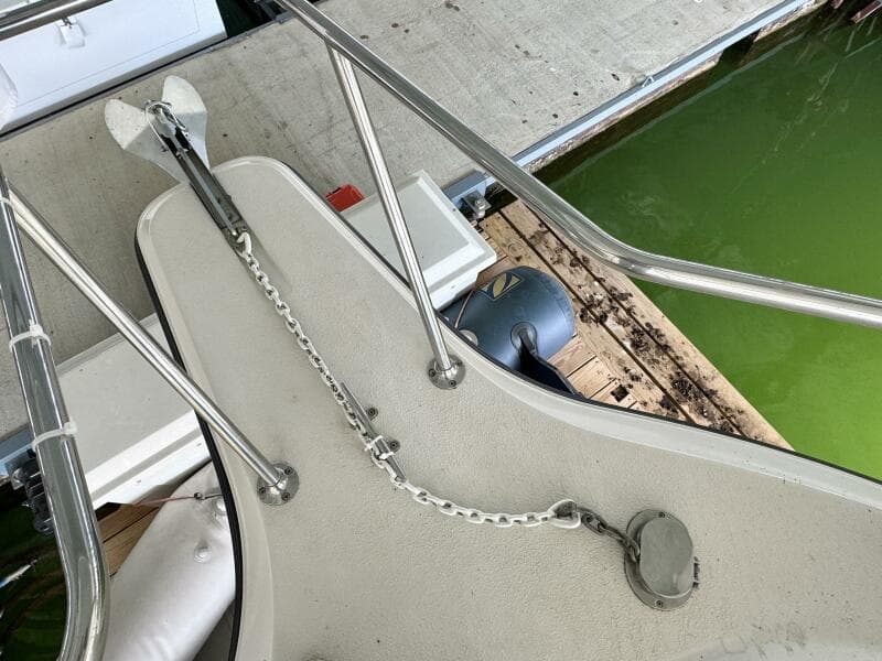 1994 Chaparral Signature 27 Cabin Cruiser