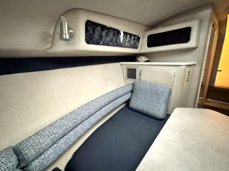 1994 Chaparral Signature 27 Cabin Cruiser