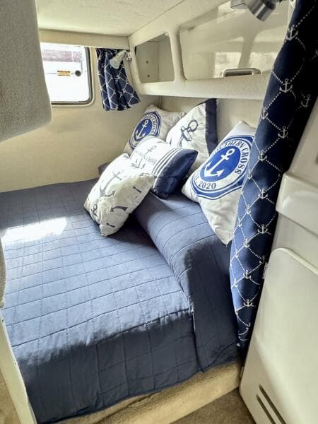 1994 Chaparral Signature 27 Cabin Cruiser