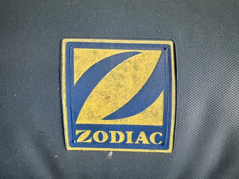 1994 Chaparral Signature 27 Cabin Cruiser