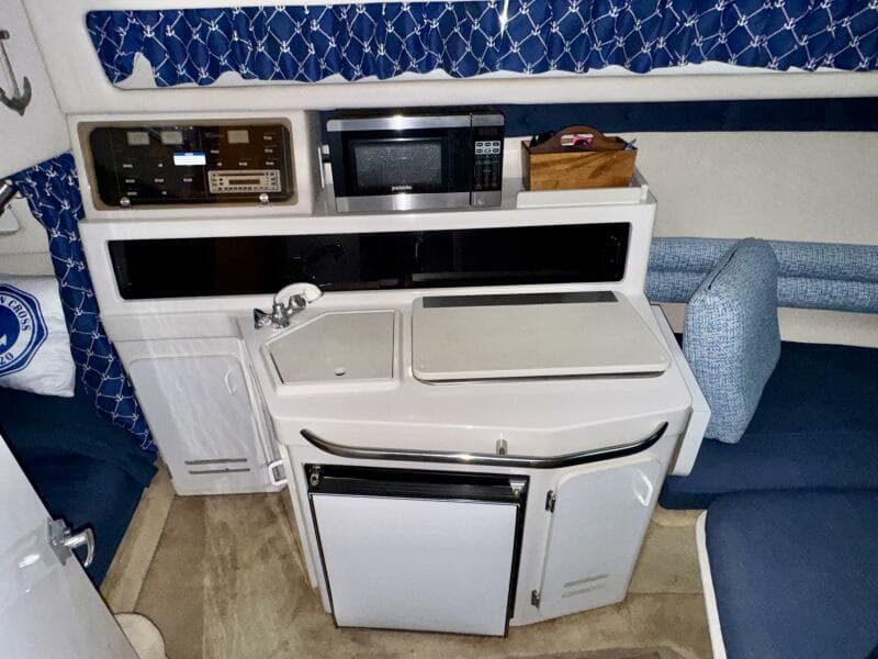 1994 Chaparral Signature 27 Cabin Cruiser