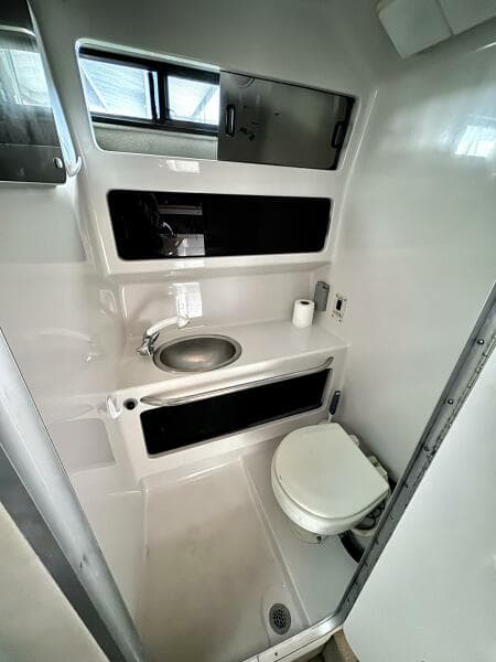 1994 Chaparral Signature 27 Cabin Cruiser