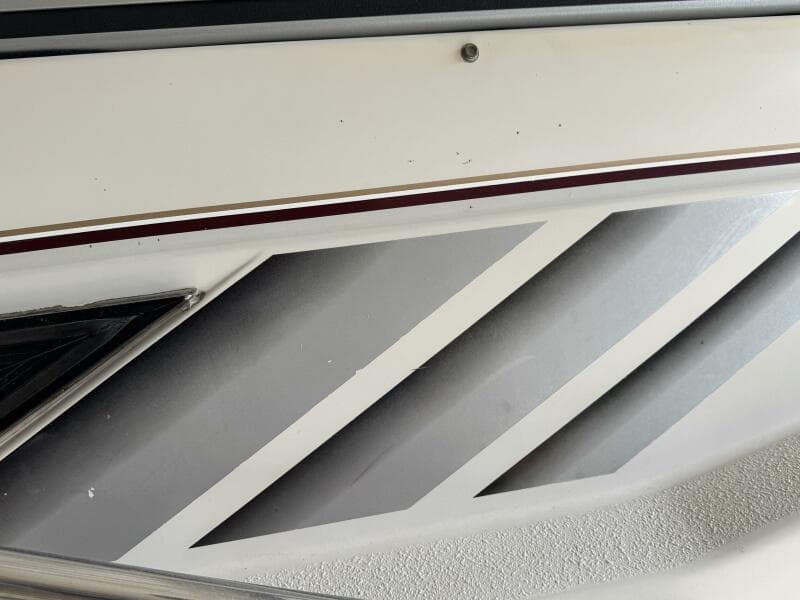 1994 Chaparral Signature 27 Cabin Cruiser