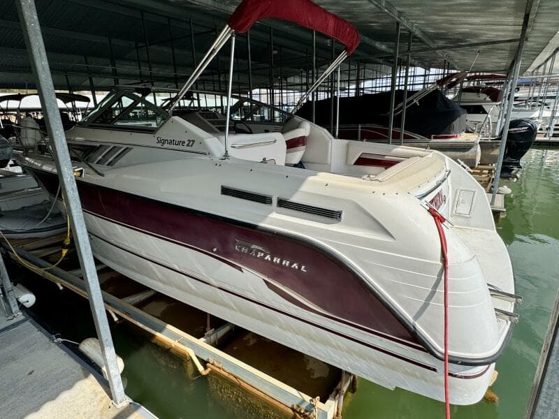 1994 Chaparral Signature 27 Cabin Cruiser