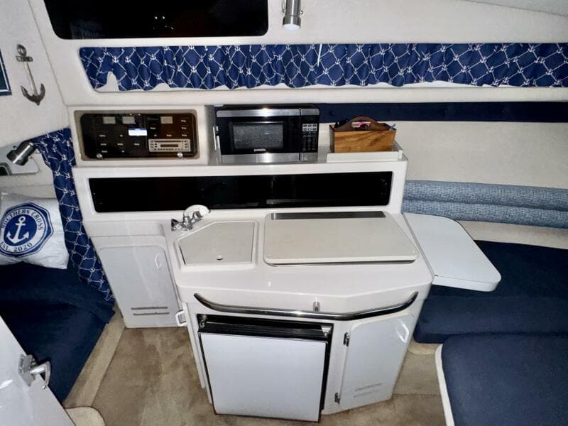 1994 Chaparral Signature 27 Cabin Cruiser