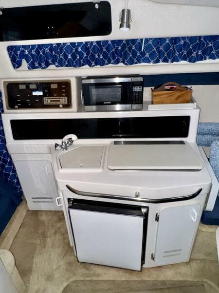 1994 Chaparral Signature 27 Cabin Cruiser