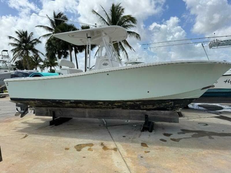 2005 Regulator 23 Center Console