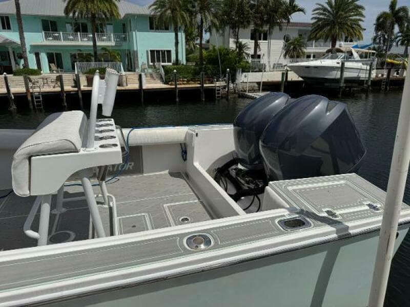 2005 Regulator 23 Center Console