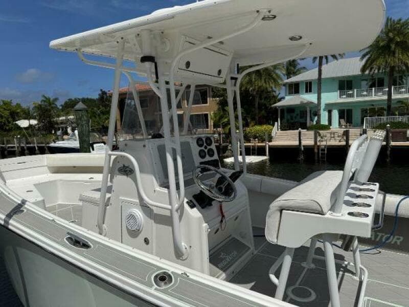 2005 Regulator 23 Center Console