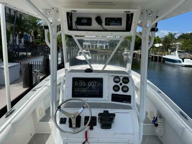 2005 Regulator 23 Center Console