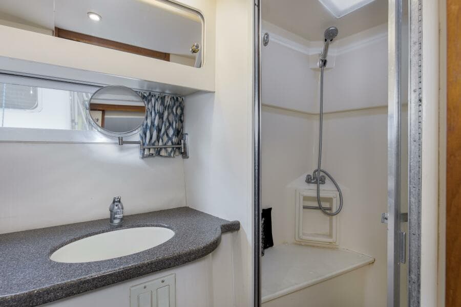 1997 44 Carver 445 Zodiac Gypsea Master Head