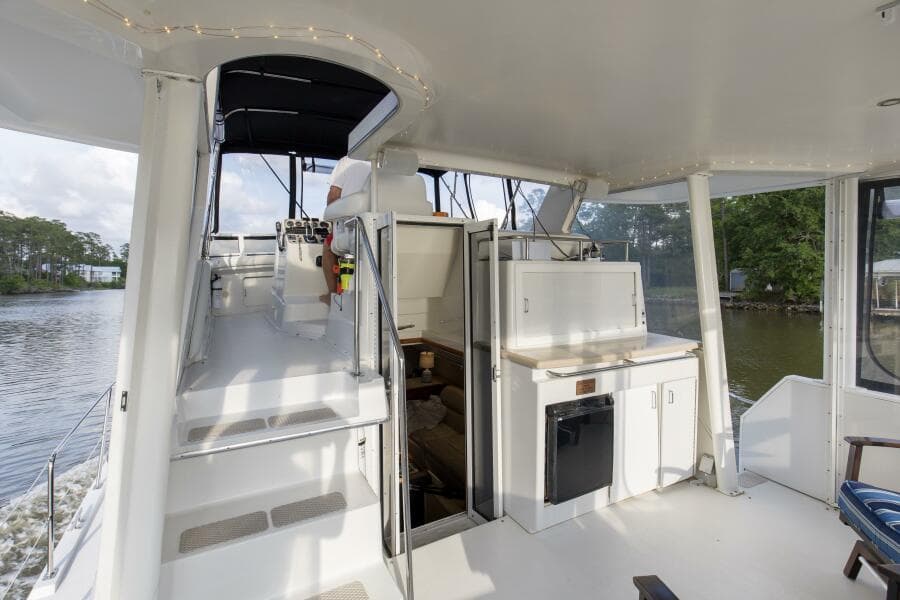 1997 44 Carver 445 Zodiac Gypsea Back Deck (3)