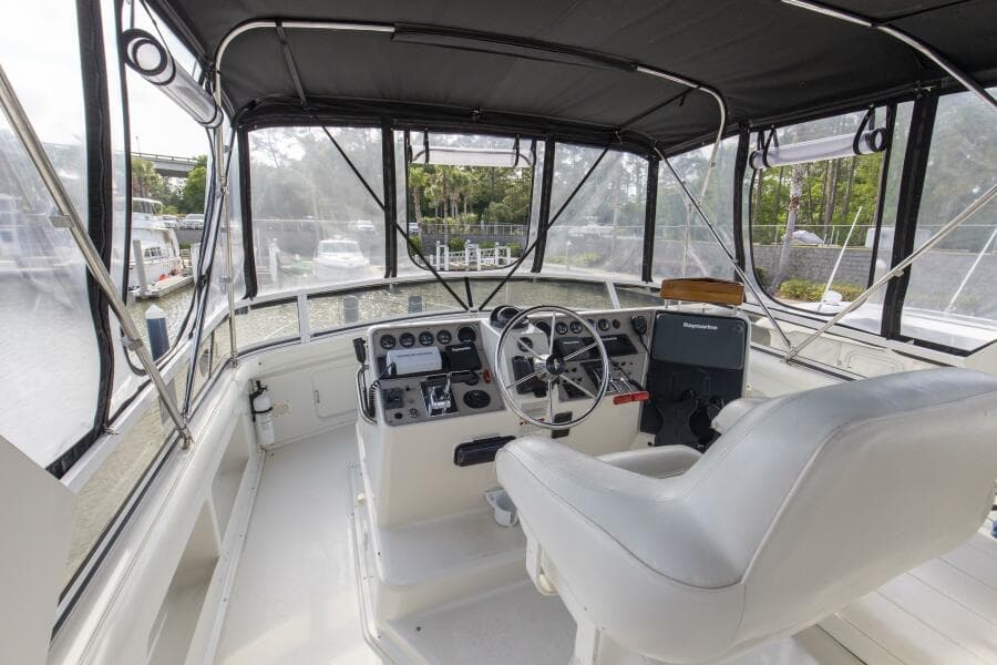 1997 44 Carver 445 Zodiac Gypsea Helm (3)