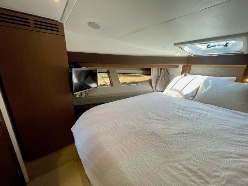 2017 Sea Ray 400 Sundancer