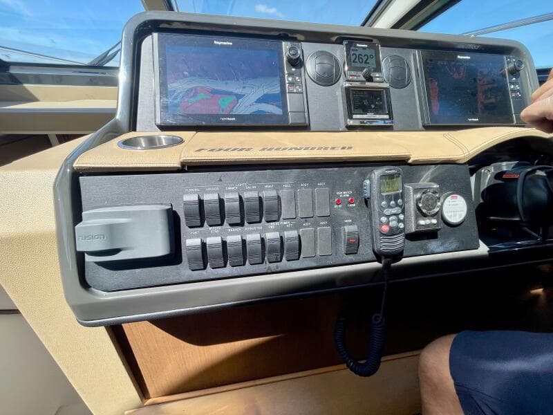 2017 Sea Ray 400 Sundancer