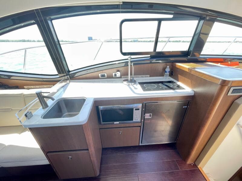 2017 Sea Ray 400 Sundancer