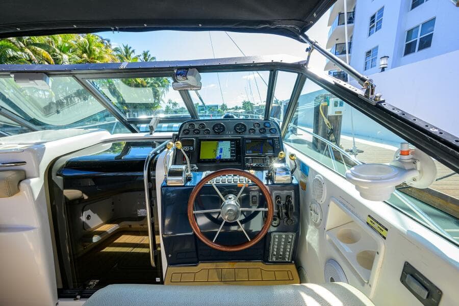 Tiara 3100 LE Black Jack - Helm Deck, Helm Electronics