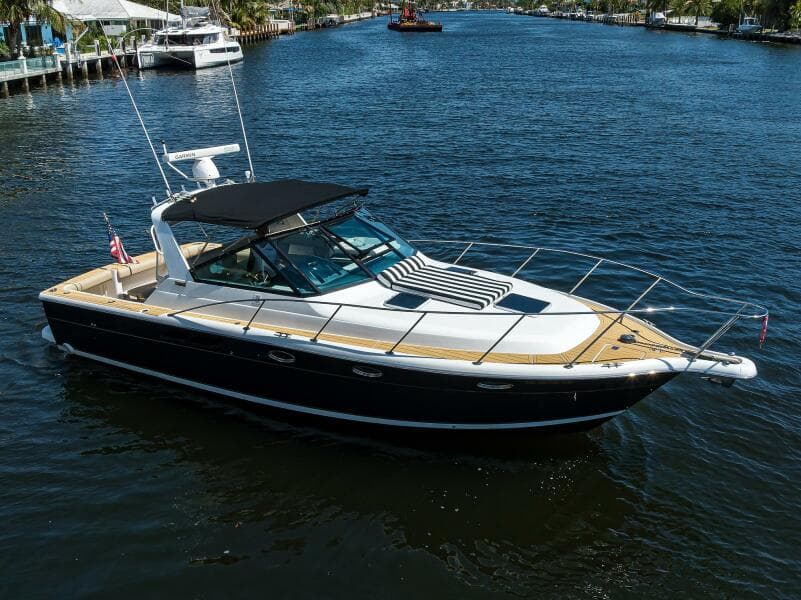 Tiara 3100 LE Black Jack - Profile