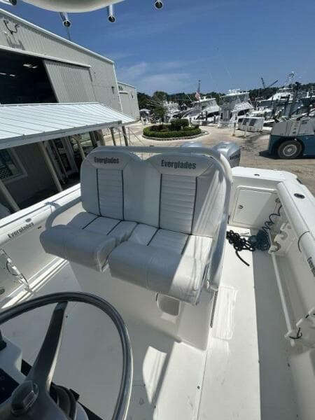 2007 Everglades 240CC