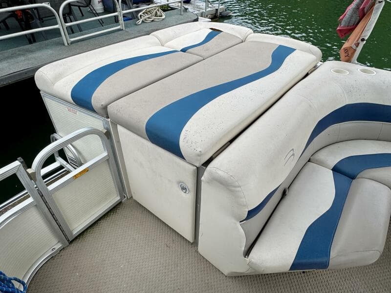 2002 Bennington 257L Pontoon Boat