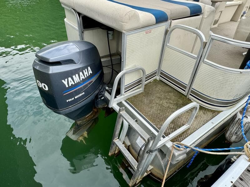 2002 Bennington 257L Pontoon Boat