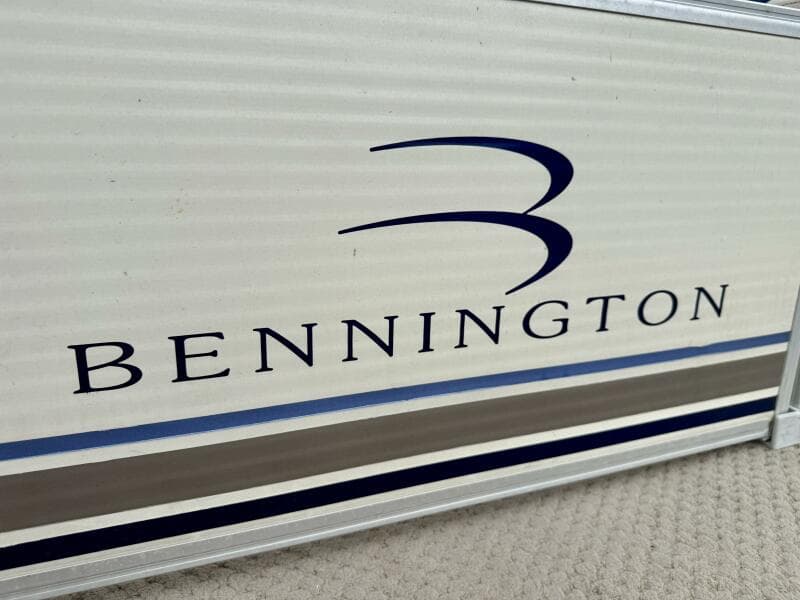 2002 Bennington 257L Pontoon Boat