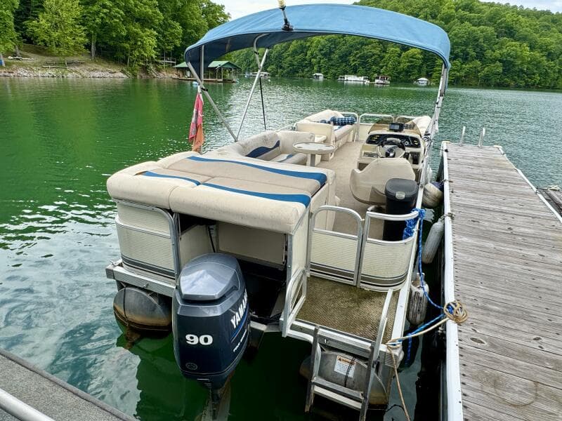 2002 Bennington 257L Pontoon Boat