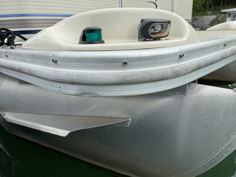 2002 Bennington 257L Pontoon Boat