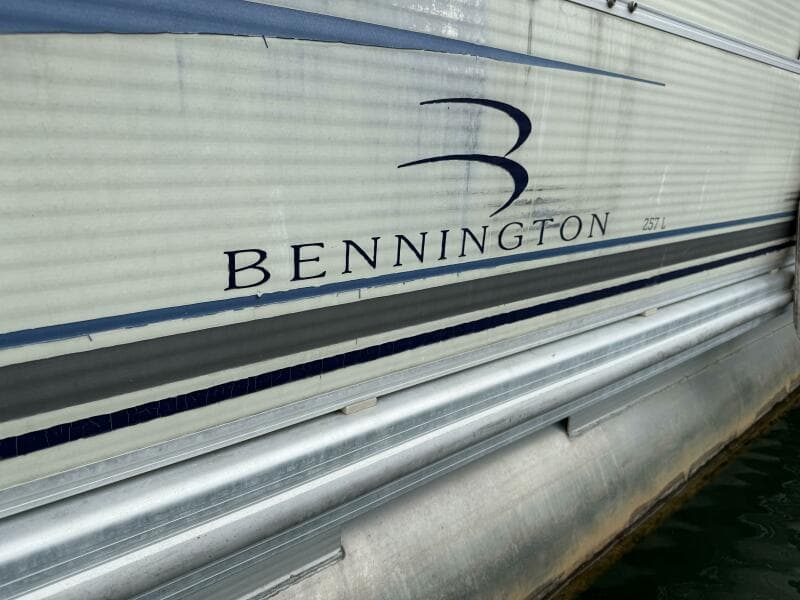 2002 Bennington 257L Pontoon Boat