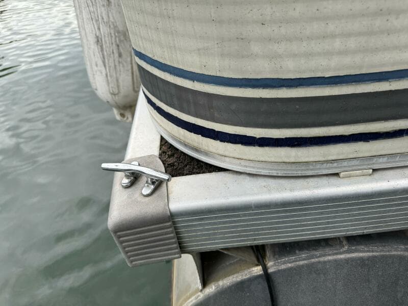 2002 Bennington 257L Pontoon Boat