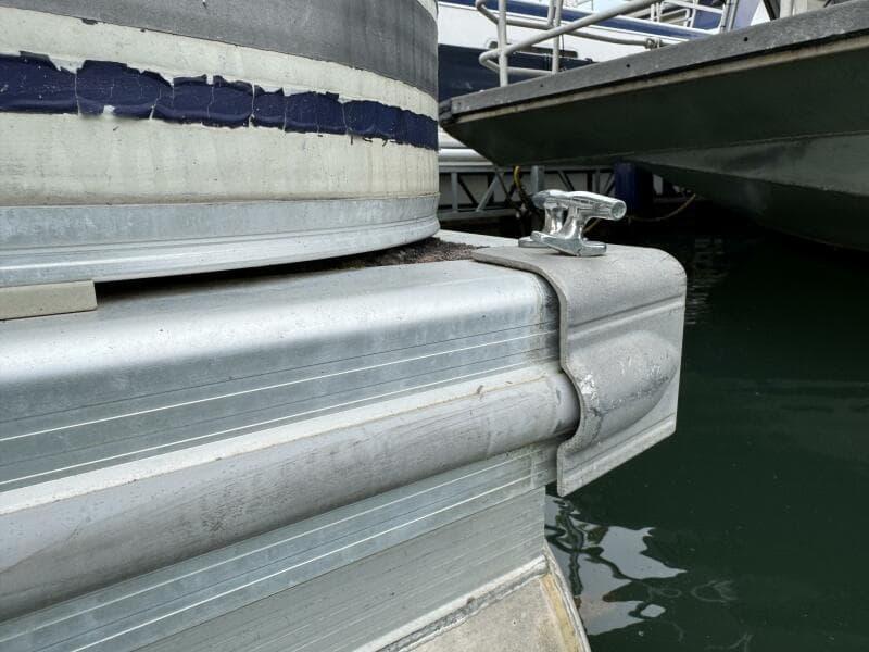 2002 Bennington 257L Pontoon Boat