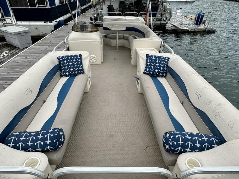 2002 Bennington 257L Pontoon Boat