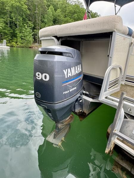 2002 Bennington 257L Pontoon Boat