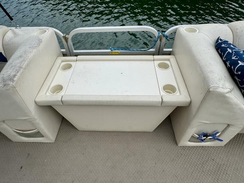 2002 Bennington 257L Pontoon Boat