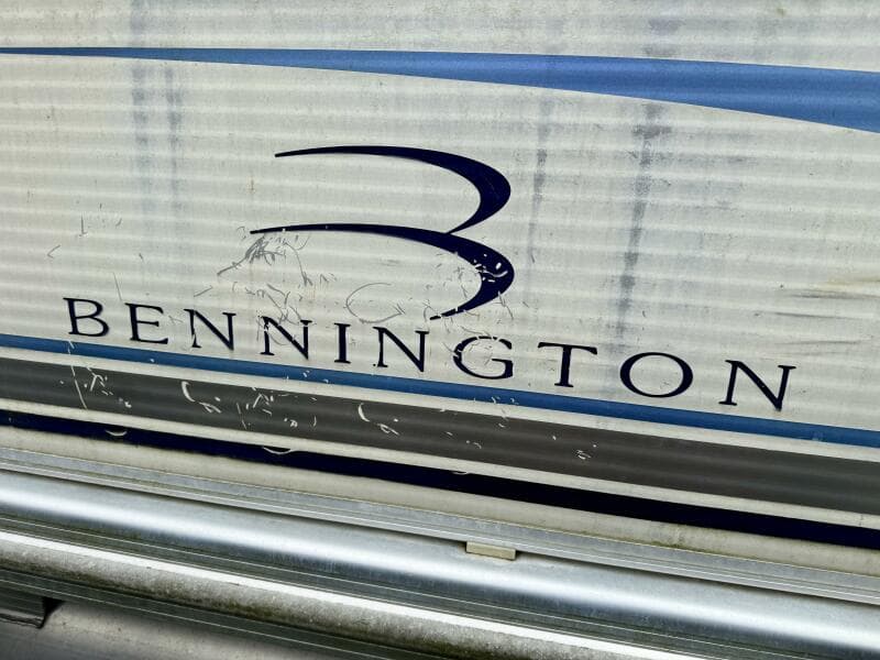 2002 Bennington 257L Pontoon Boat