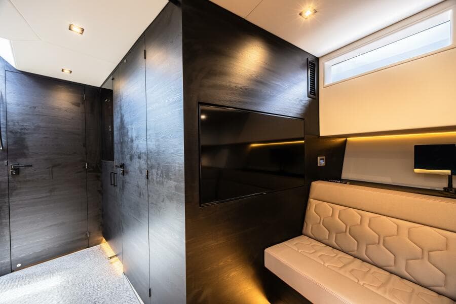 2023 Vanquish Yachts VQ58