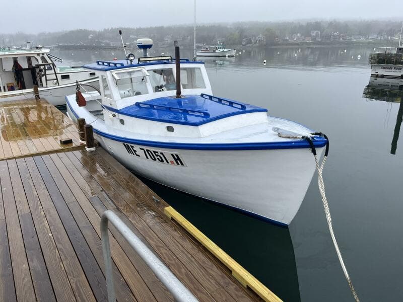 Jeanie Marie starboard side and foredeck