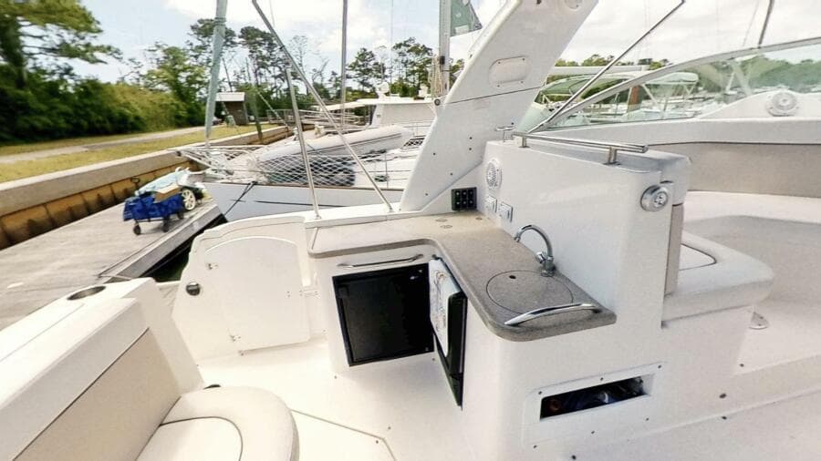 2005 Rinker 390