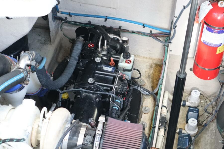 2015 Sea Ray 410 Sundancer- SOMEDAY- Engine Room