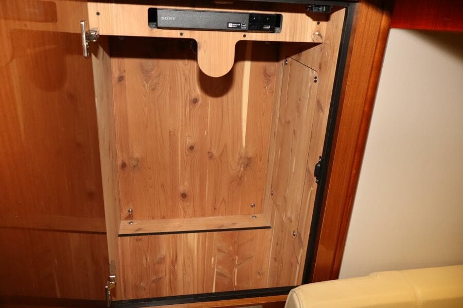 2015 Sea Ray 410 Sundancer- SOMEDAY- Salon