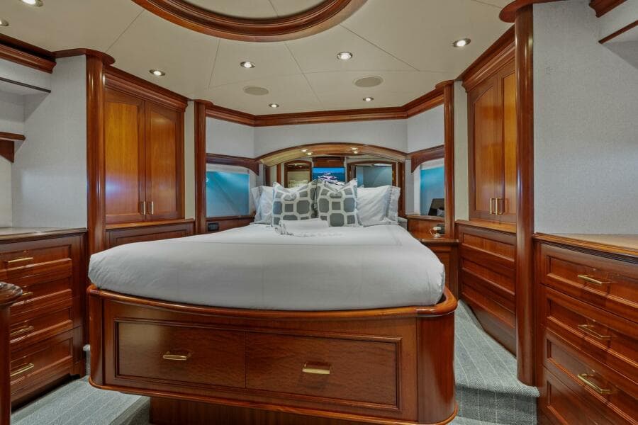 2004 Crescent Raised Pilothouse