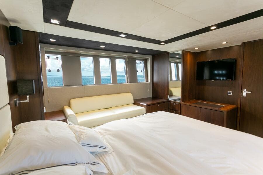 2014 Fairline Squadron 65