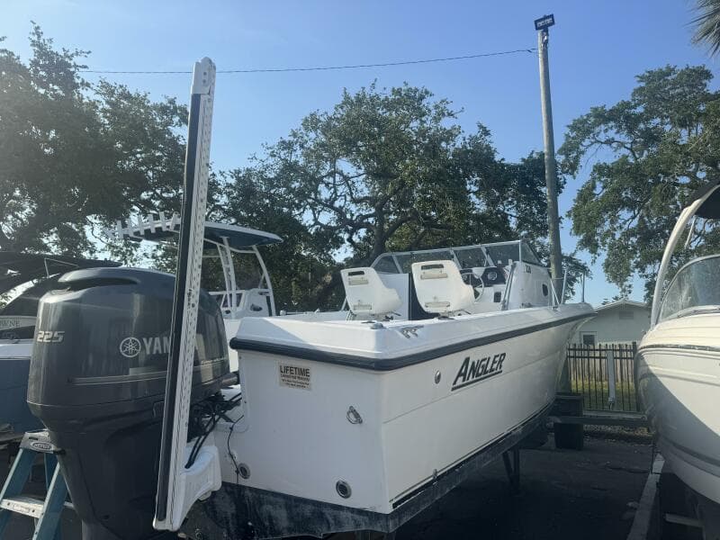 2004 Angler 220 Walkaround