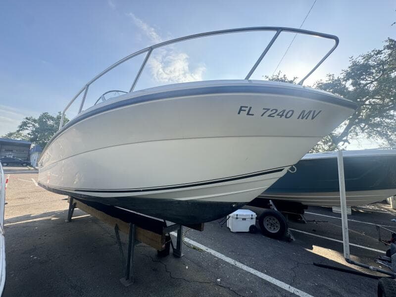 2004 Angler 220 Walkaround