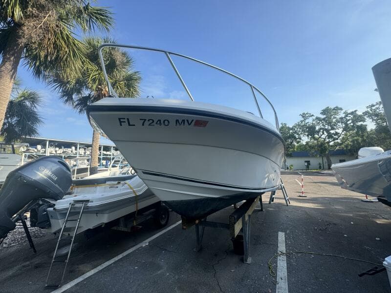 2004 Angler 220 Walkaround